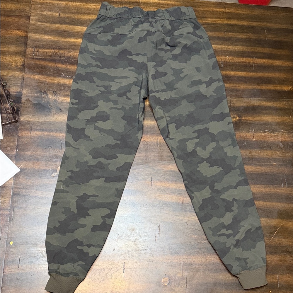 lululemon athletica Camouflage Joggers - Green and Black